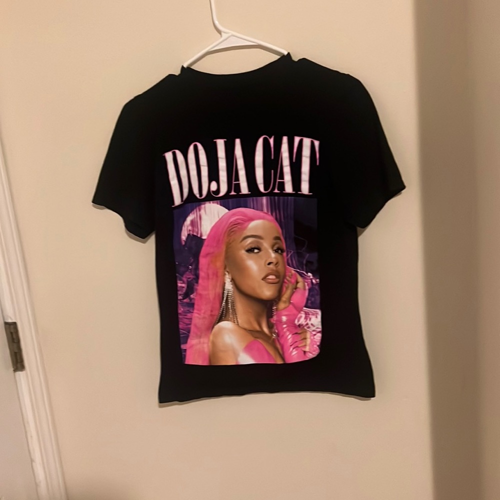 Graphic tee shirt